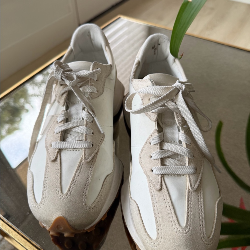 New Balance Cream and White Women's Sneakers size 8.5 - Picture 2 of 7
